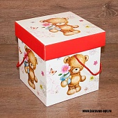 Коробка подарочная с крышкой, верёвочными ручками 30*30*30см. "Мишка с цветком"